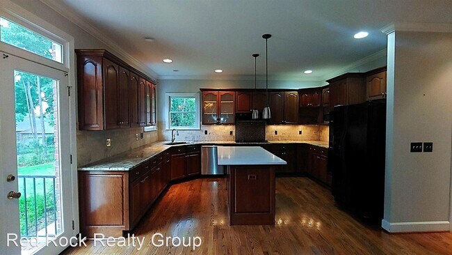 Building Photo - Studio, 3.5 bath House - 2567 Altadena Road