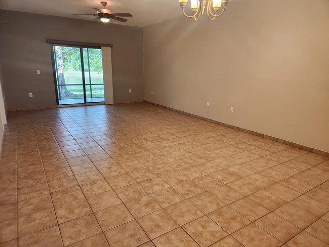 Foto del edificio - Belle Haven 2-Bedroom Condo with Pond View...