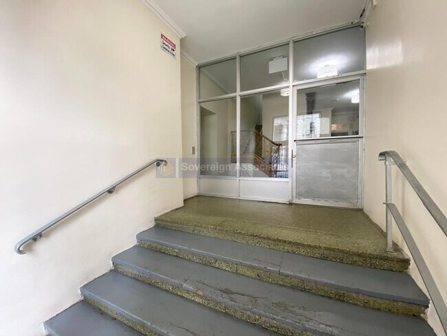 Foto del edificio - 235 West 103RD ST