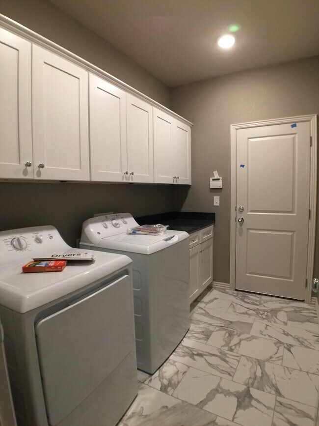 Foto del edificio - 393 S Hill Ave