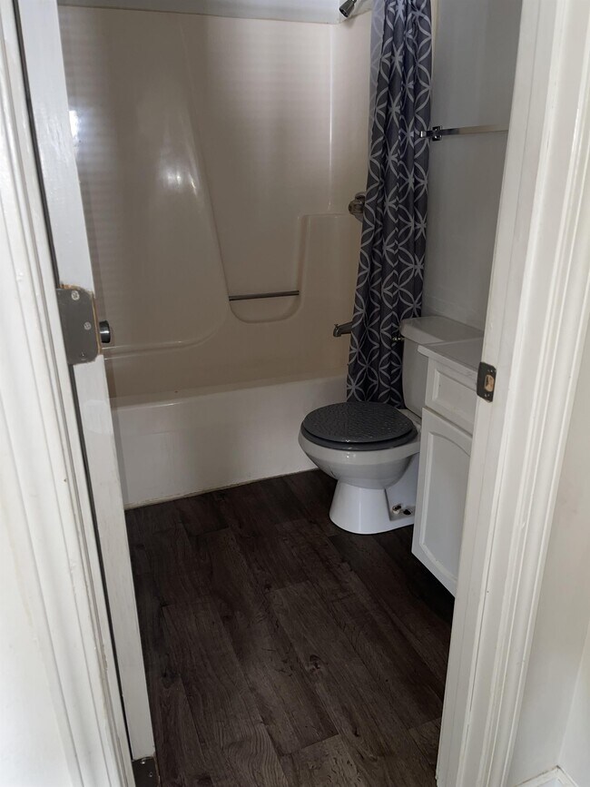 2110 Bradley Ct Unit 2, Springfield, IL 62703 Room for Rent in