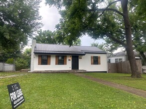 Building Photo - 1112 E Holston Ave