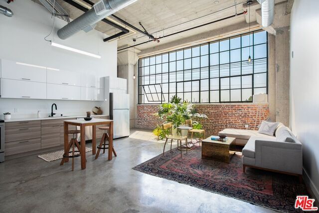 Foto del edificio - 691 Mill St
