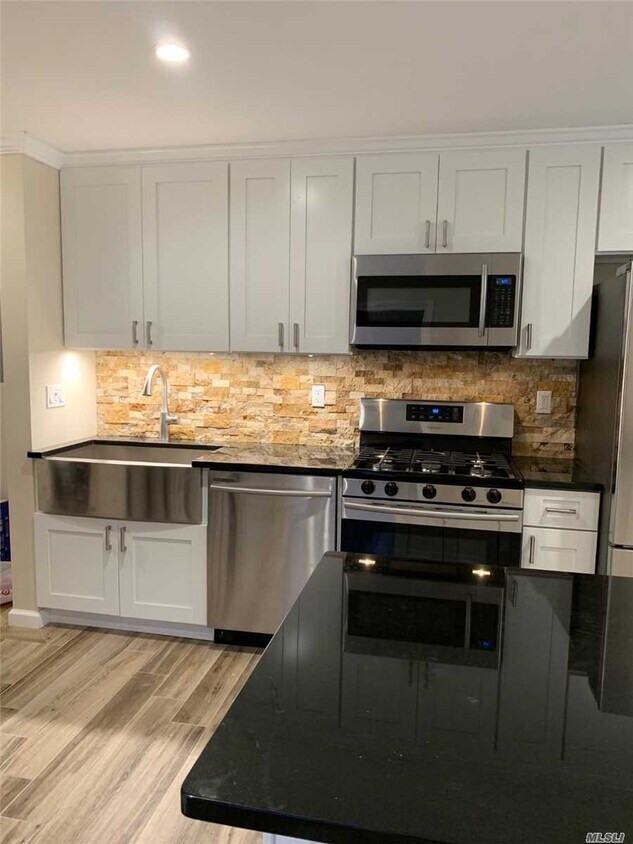 Foto principal - 8 E Valley Stream Blvd