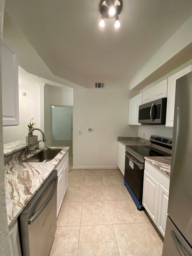 Foto del edificio - 8539 Gate Pkwy W