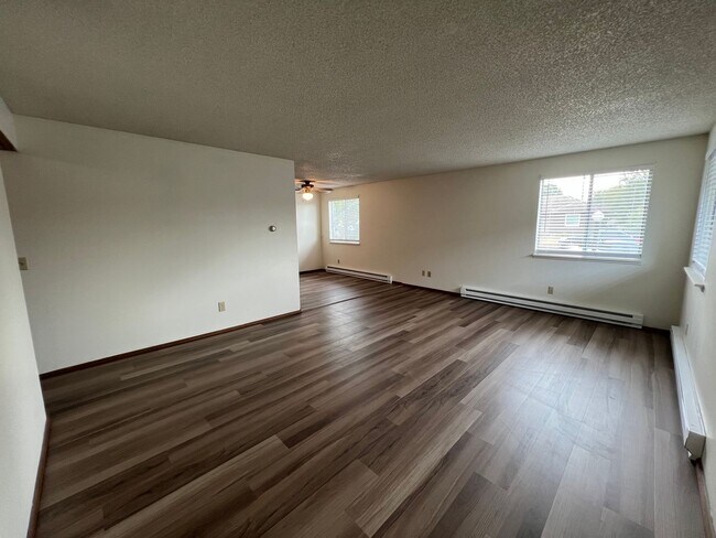 Foto del edificio - MOVE IN SPECIAL! 2 Bed, 1 Bath Ground Floo...