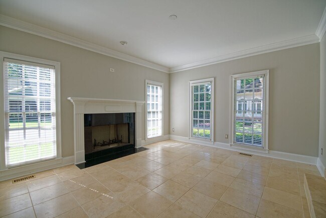 Foto del edificio - Beautiful 4BR, 3.5BA luxury home in Brookhaven