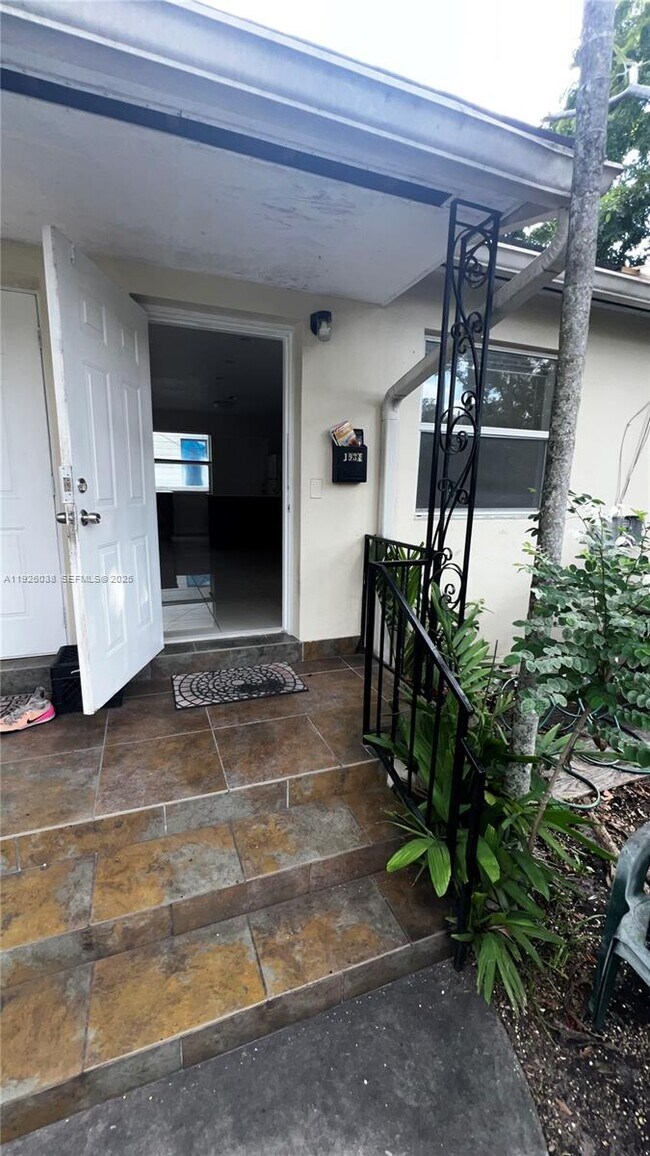 Foto del edificio - 1930 SW 25th Ter