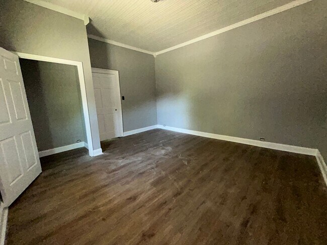 Building Photo - GRANTVILLE- 103 Moreland St 2/1