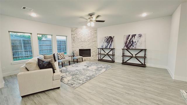 Building Photo - 5230 Royal Lake Dr