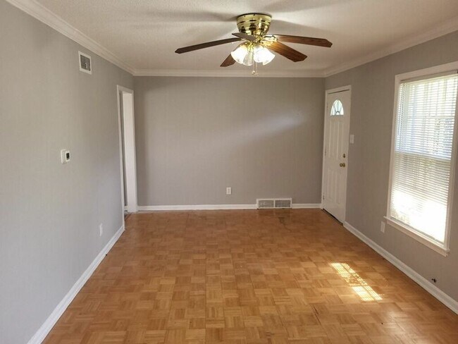 Foto del edificio - 1484 Haywood Ave