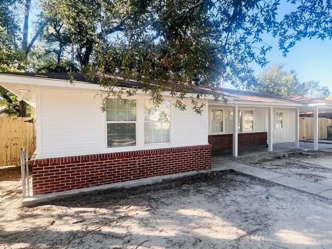 Building Photo - 4216 Fairfields Ave