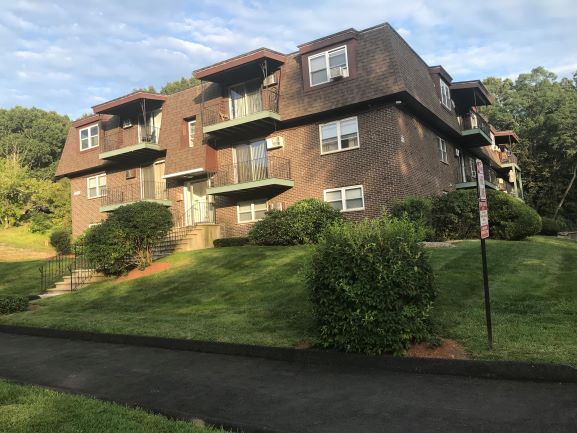 Foto del edificio - 668 Robbins Ave