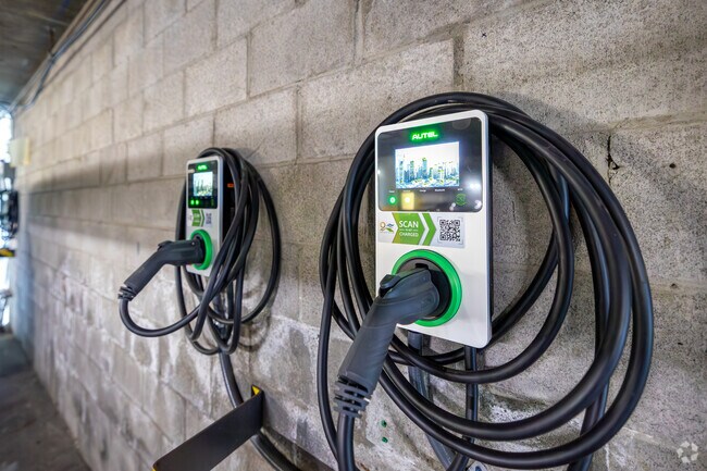 Carga de vehículos - Chateau Regent Apartments