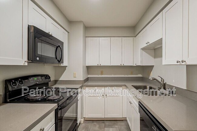 Foto del edificio - 1005 E 8th St