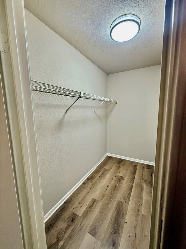 Foto del edificio - 3100 Walnut Bend Ln