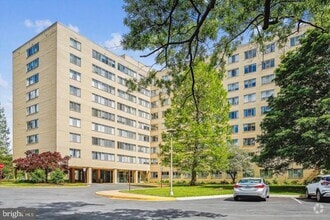 Building Photo - 6641 Wakefield Dr