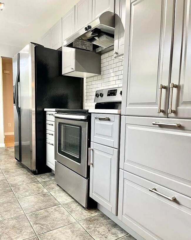 Photo - Beautiful Mid-Century four-bedroom Shoreline House