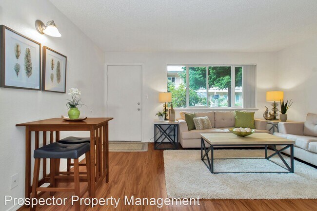 Building Photo - 1 br, 1 bath Apartment - 948 Neil Street NE