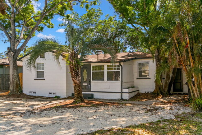 Building Photo - FULLY FENCED in Home For Rent in St Peters...