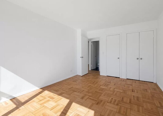 Foto del edificio - 308 W 48th St