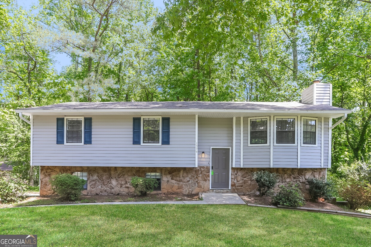 Primary Photo - 1576 Ember Cir SW