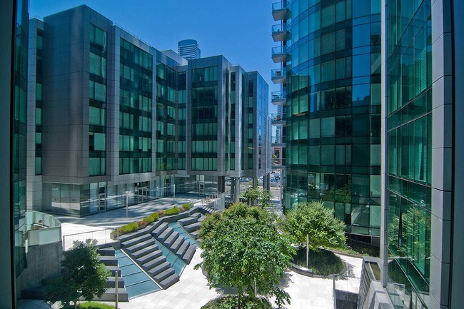 Building Photo - Rarely Available Condo at the Infinity