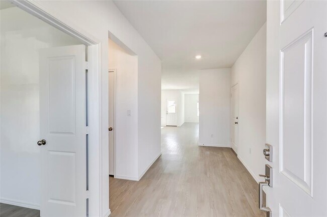 Building Photo - 102 Miglia St