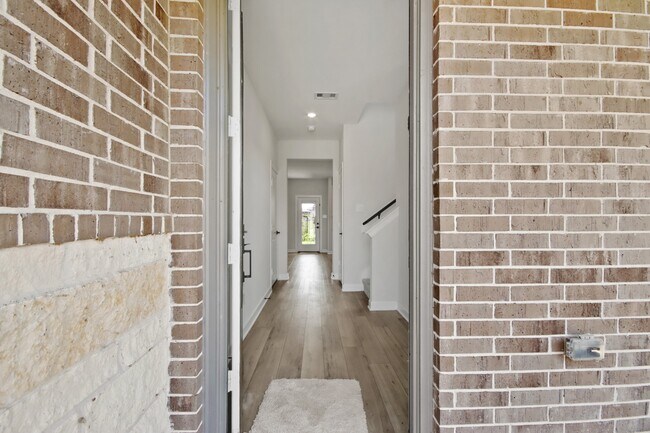 Foto del edificio - 708 Fallen Hemlock Ct