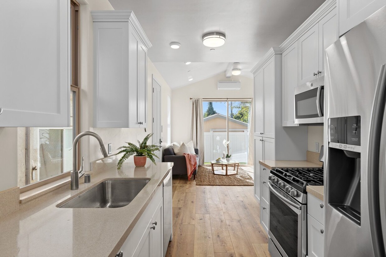 Primary Photo - New 1 Bed / 1 Bath Detached Guest House on...