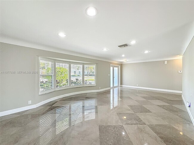 Foto del edificio - 2770 NE 8th Ct
