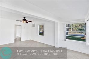 Building Photo - 858 SW 11th Ct