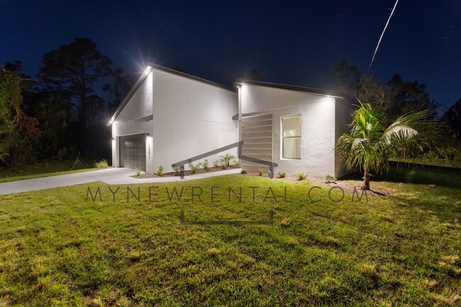 Building Photo - Deposit-Free! Modern, energy efficient hom...