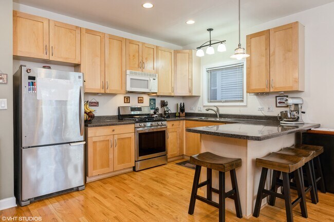 Building Photo - 3121 N Hoyne Ave