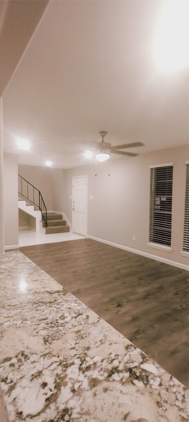 Foto del edificio - 6207 Woodvale Dr