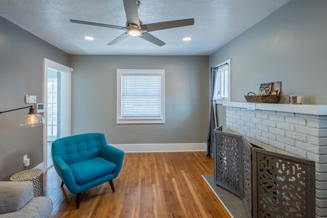 Building Photo - 722 Marquette Ave NW