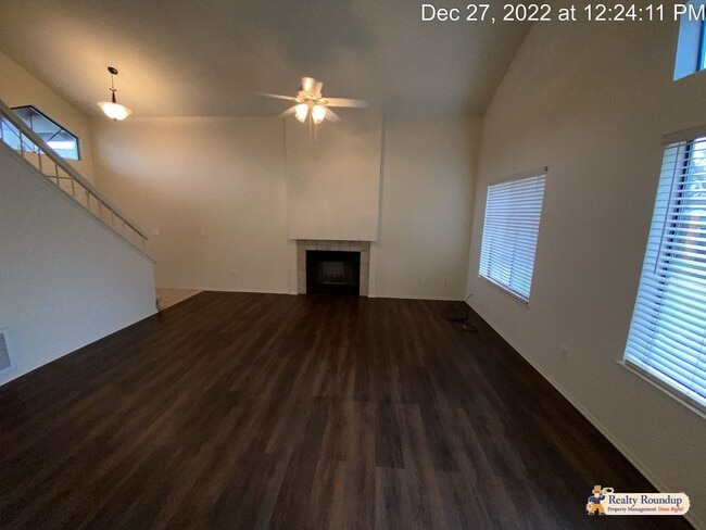 Building Photo - Conveniently Located 3 Bedroom
