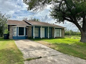 Building Photo - 9283 Five Palms Dr