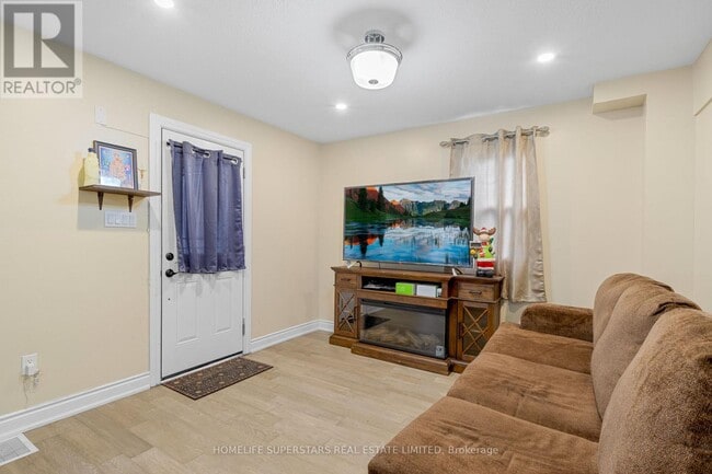 Building Photo - 13 Lewis St