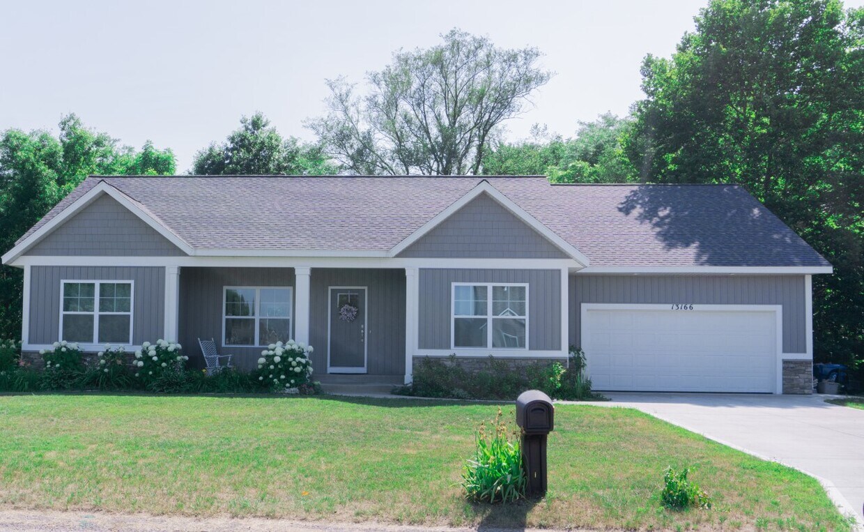 13166 Indigo Ct, Holland, MI 49424 House Rental in Holland, MI