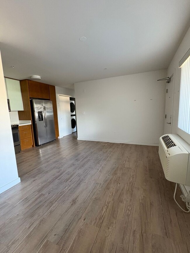 Building Photo - 2-bdrm/2-bath/1-prkg in the Residence at Makiki