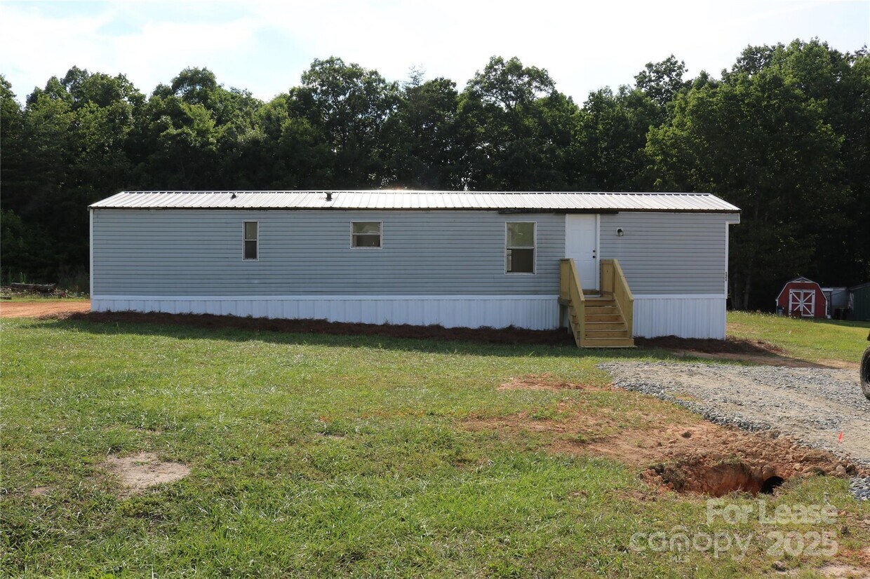Primary Photo - 121 Newfield Ct