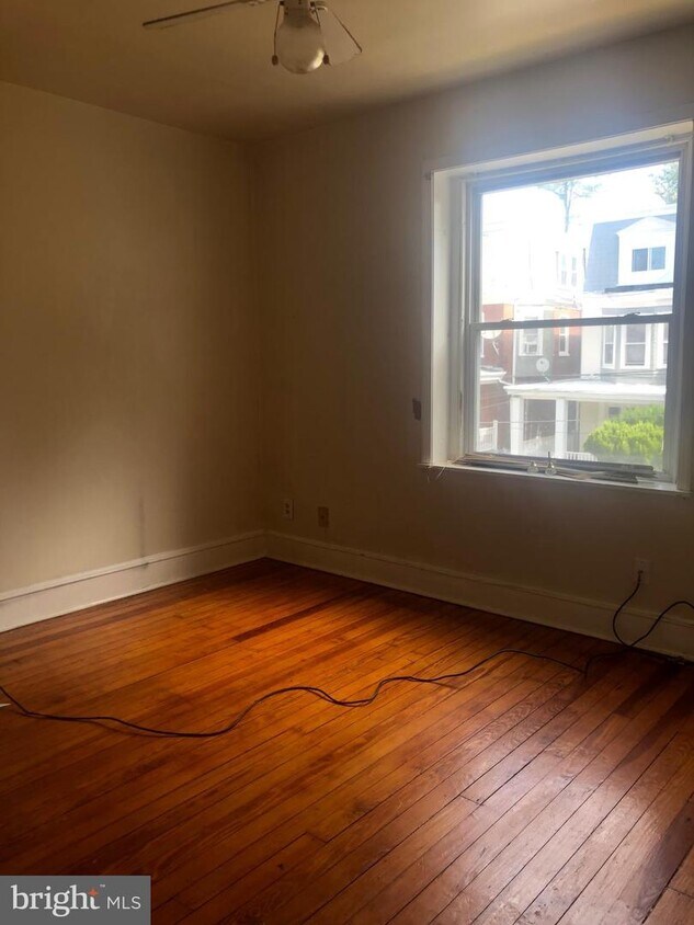 Primary Photo - 404 W 20th St