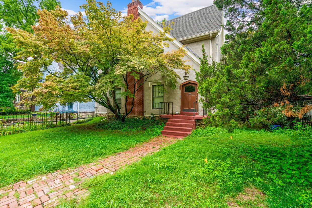 4320 Rockhill Rd Unit 1, Kansas City, MO 64110 4320 Rockhill Rd