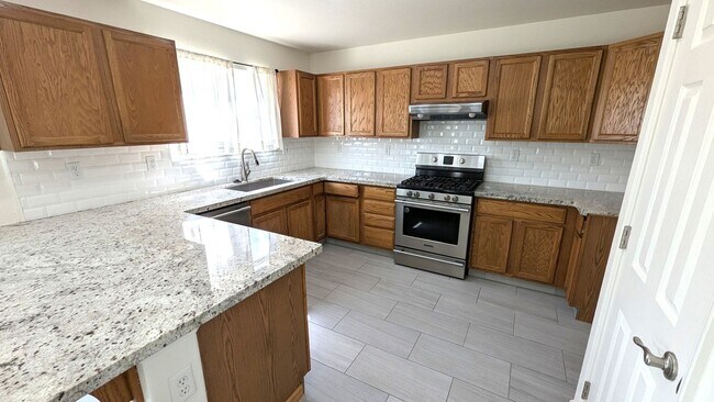 Foto del edificio - Immaculate 4 Bedroom 2.5 Bath Home