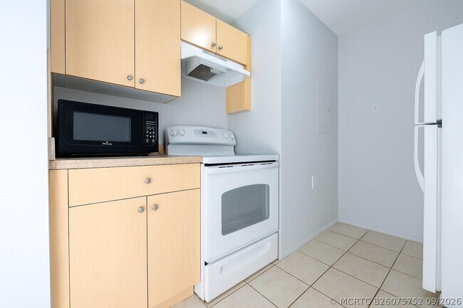 Foto del edificio - 1127 Lake Terry Dr