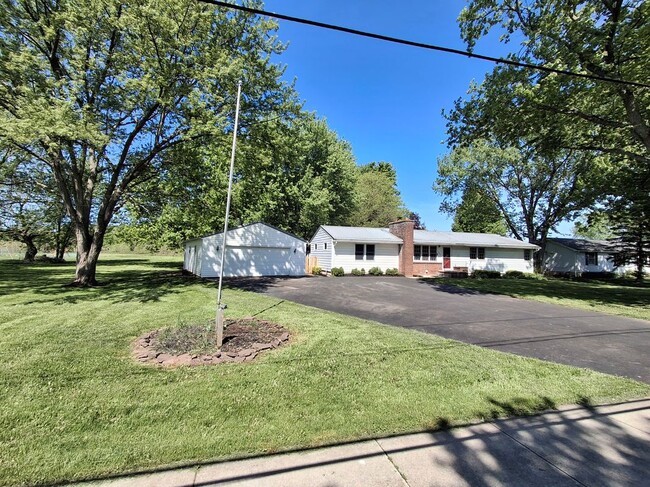 Building Photo - 3900 Ransomville Rd