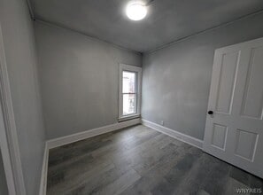 Building Photo - 627 Deer St