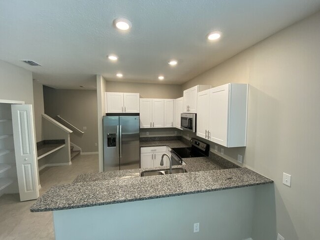 Building Photo - Coming Soon! End Unit 3/2.5 Townhome For R...
