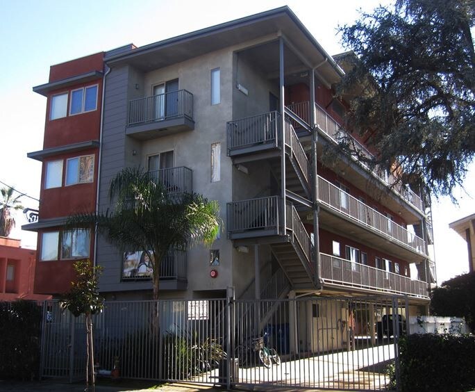 Primary Photo - 1186 W 36th St